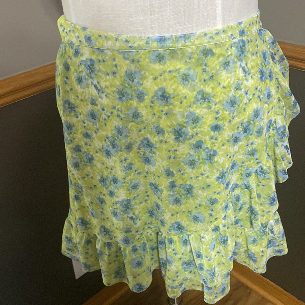 SO lime green white & blue floral ruffle mini skirt size small